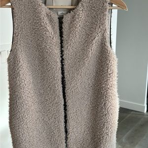 Wilfred Sherpa Teddy Vest